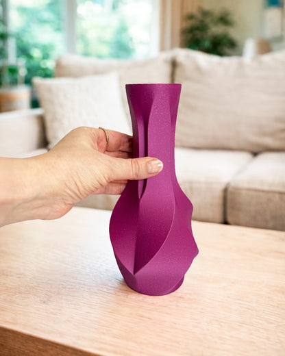 Faceta Vase – Modern Geometric Decorative Vase for Dried Flowers