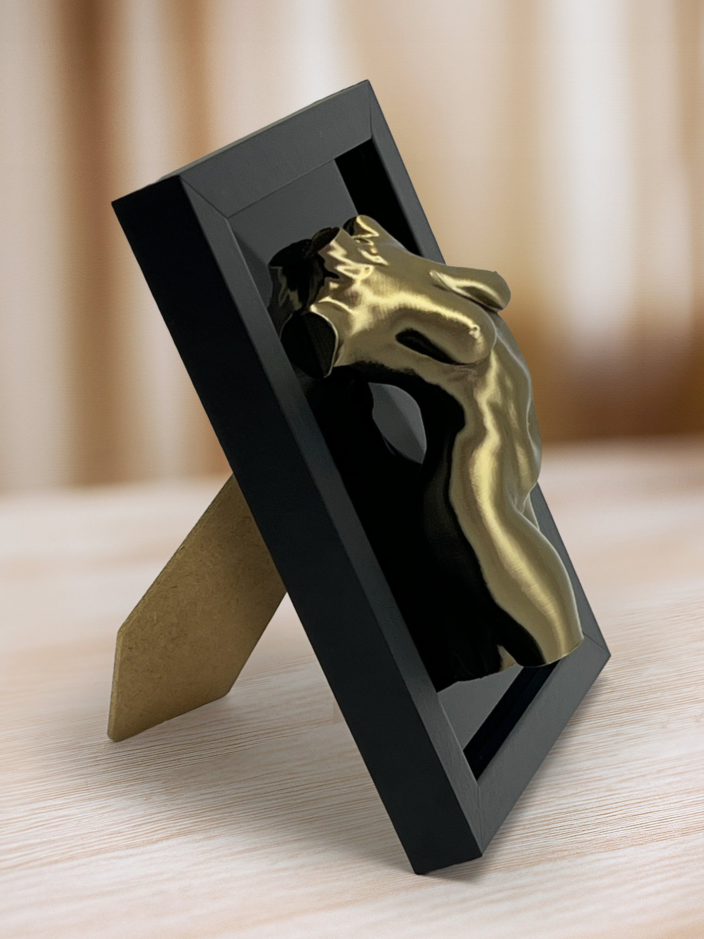 Kobieca sylwetka 3D w ramie - nowoczesna dekoracja ścienna do sypialni