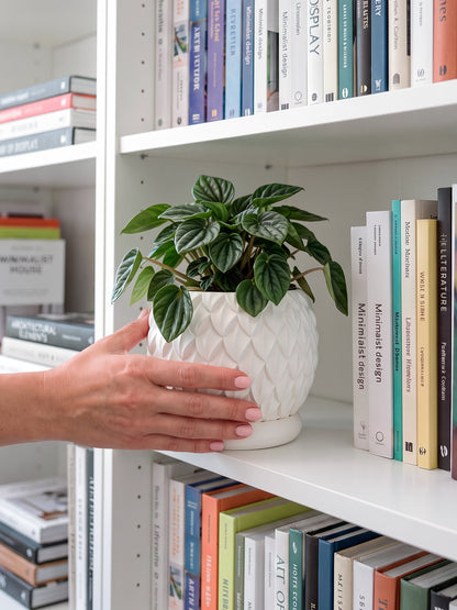 PRISMA M – Dekorativer 3D-Blumentopf mit Drainageloch und Untersetzer