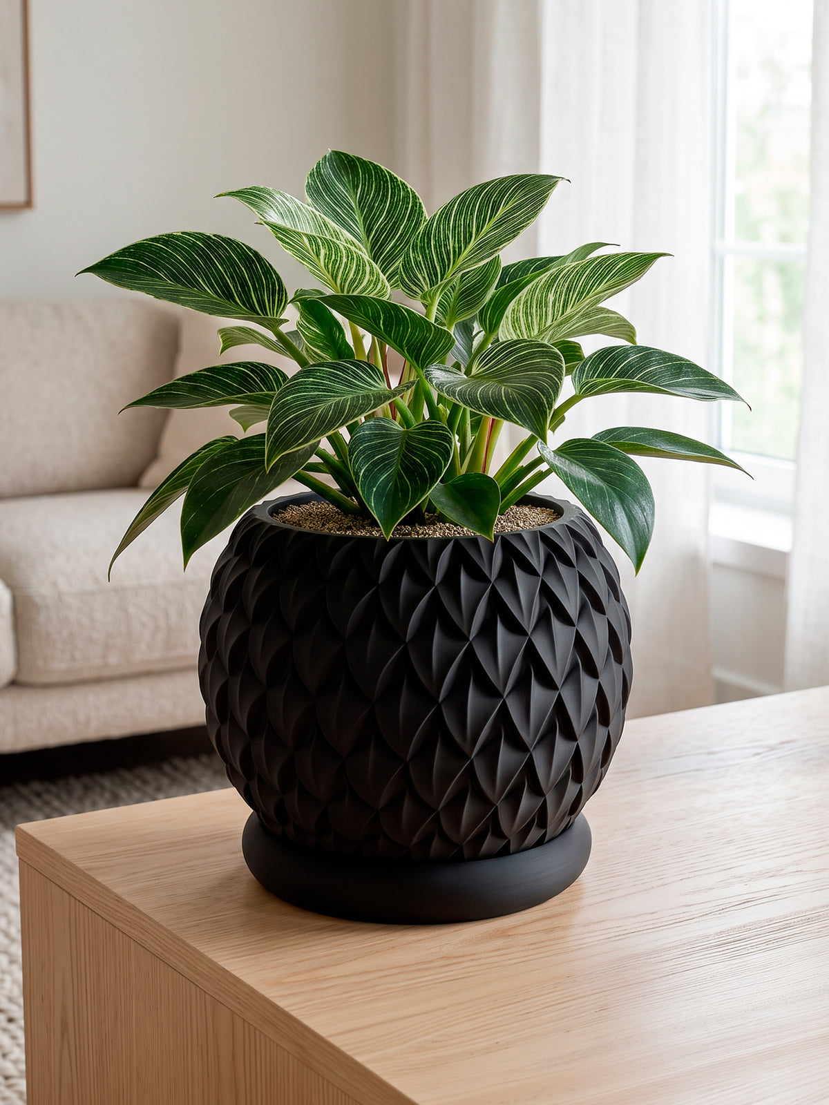 PRISMA M – Dekorativer 3D-Blumentopf mit Drainageloch und Untersetzer
