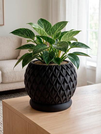 PRISMA M – Dekorativer 3D-Blumentopf mit Drainageloch und Untersetzer