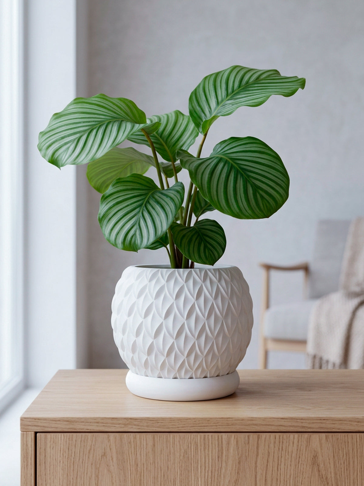 PRISMA M – Dekorativer 3D-Blumentopf mit Drainageloch und Untersetzer