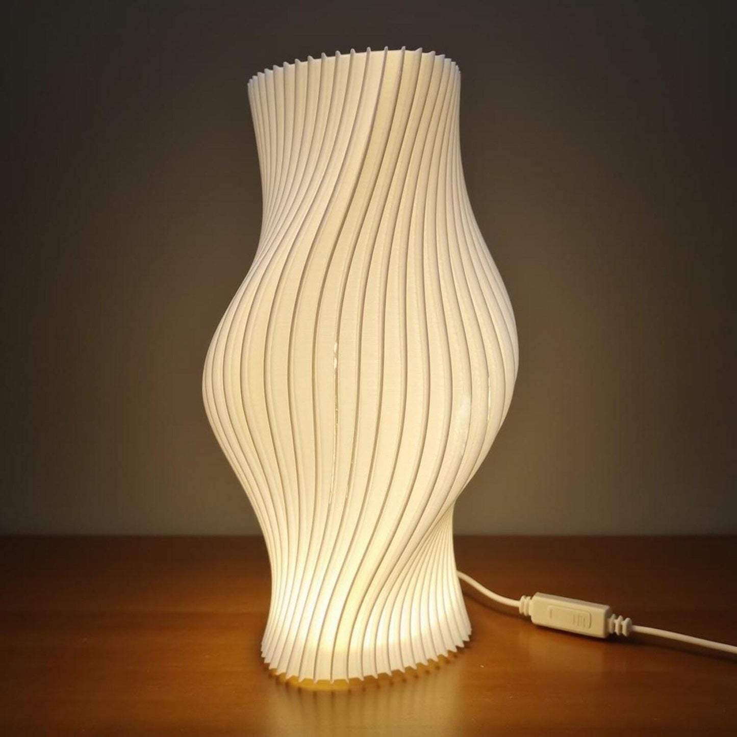 Twist Flow 3D-gedruckt Lampe – Modern Minimalistisch TischLampee, USB Schlafzimmer Light, Einzigartig Designer Geschenk, Handmade Zuhause