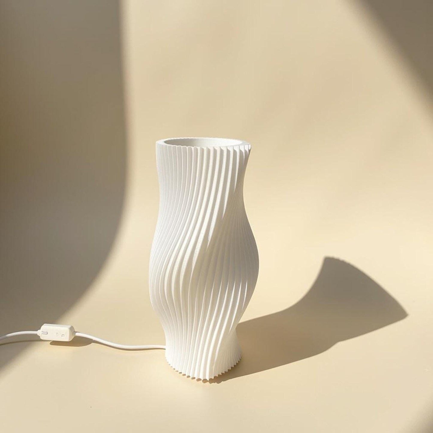 Twist Flow 3D-gedruckt Lampe – Modern Minimalistisch TischLampee, USB Schlafzimmer Light, Einzigartig Designer Geschenk, Handmade Zuhause